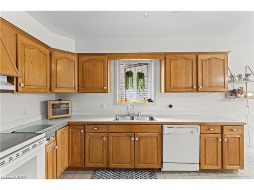 550 Albany Street, Fort Erie, ON - Indoor Photo Showing Kitchen With Double Sink