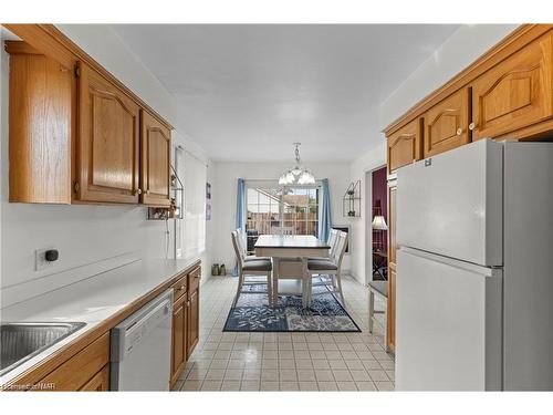 550 Albany Street, Fort Erie, ON - Indoor Photo Showing Kitchen