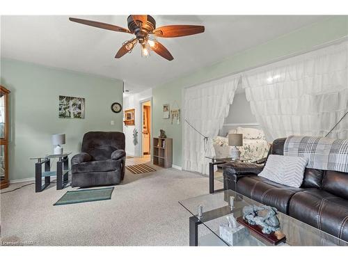 550 Albany Street, Fort Erie, ON - Indoor Photo Showing Living Room