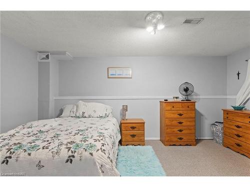 550 Albany Street, Fort Erie, ON - Indoor Photo Showing Bedroom