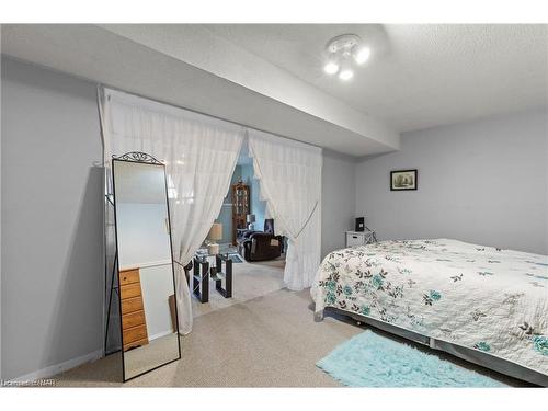 550 Albany Street, Fort Erie, ON - Indoor Photo Showing Bedroom