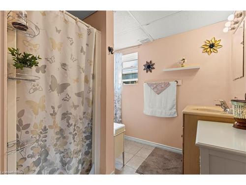 550 Albany Street, Fort Erie, ON - Indoor Photo Showing Bathroom