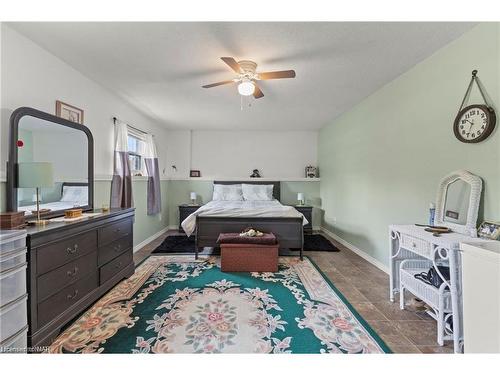 550 Albany Street, Fort Erie, ON - Indoor Photo Showing Bedroom