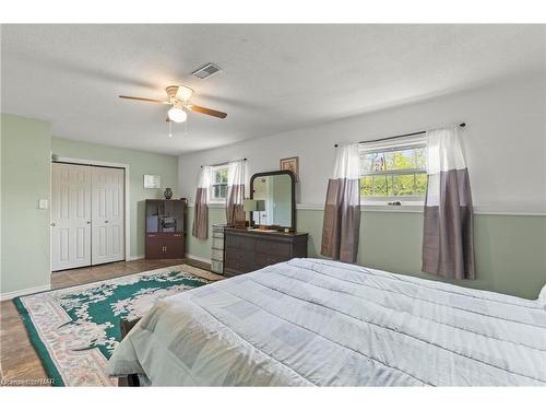 550 Albany Street, Fort Erie, ON - Indoor Photo Showing Bedroom