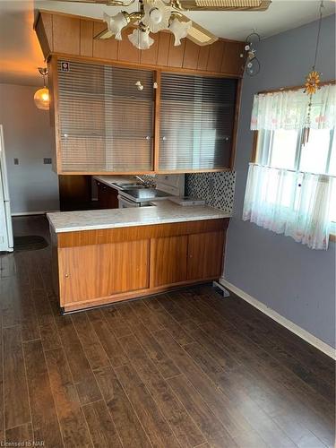 Upper-256 East Main Street, Welland, ON - Indoor Photo Showing Kitchen