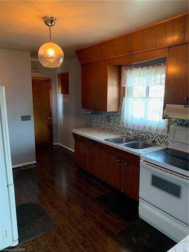 Upper-256 East Main Street, Welland, ON - Indoor Photo Showing Kitchen With Double Sink