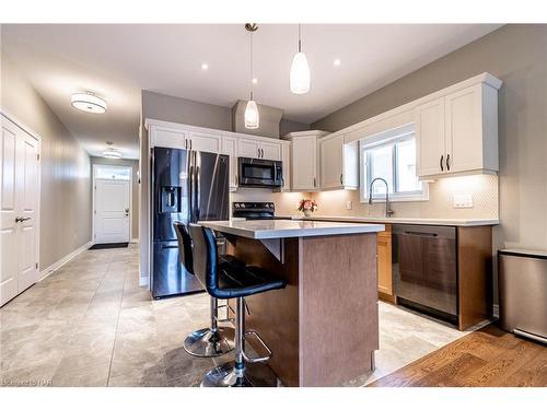 8 Berkshire Drive, St. Catharines, ON - Indoor Photo Showing Kitchen With Upgraded Kitchen