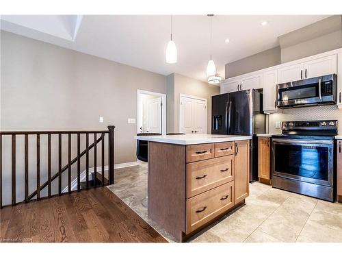 8 Berkshire Drive, St. Catharines, ON - Indoor Photo Showing Kitchen