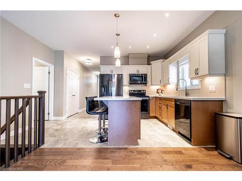 8 Berkshire Drive, St. Catharines, ON - Indoor Photo Showing Kitchen