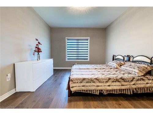 8 Berkshire Drive, St. Catharines, ON - Indoor Photo Showing Bedroom