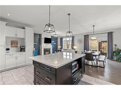 28 Venture Way, Thorold, ON - Indoor Photo Showing Kitchen With Fireplace