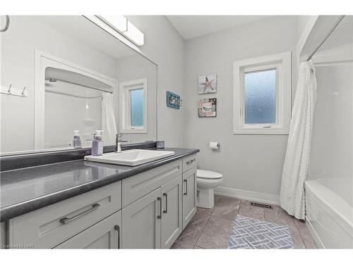 28 Venture Way, Thorold, ON - Indoor Photo Showing Bathroom