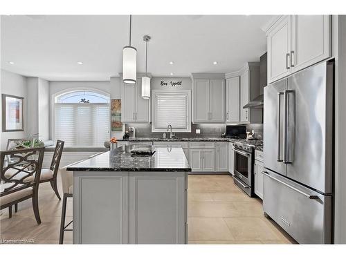 118 Kintyre Trail, Welland, ON - Indoor Photo Showing Kitchen With Upgraded Kitchen