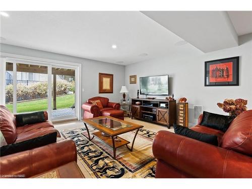 118 Kintyre Trail, Welland, ON - Indoor Photo Showing Living Room