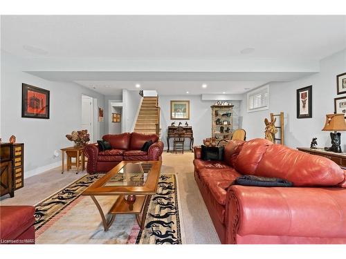 118 Kintyre Trail, Welland, ON - Indoor Photo Showing Living Room