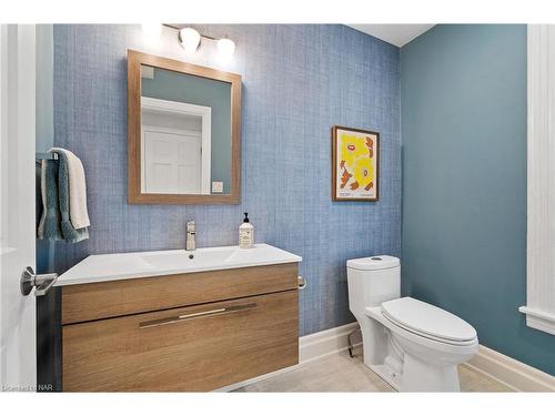 6 Simcoe Street, St. Catharines, ON - Indoor Photo Showing Bathroom