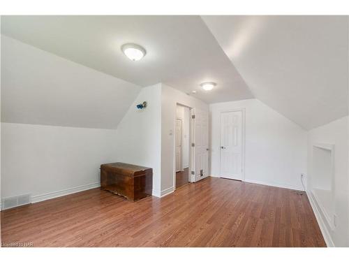 7988 Watson Street, Niagara Falls, ON - Indoor Photo Showing Other Room