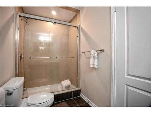 22 Frontier Drive, Thorold, ON - Indoor Photo Showing Bathroom