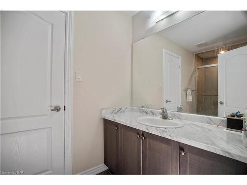 22 Frontier Drive, Thorold, ON - Indoor Photo Showing Bathroom