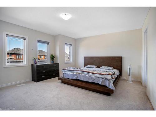 22 Frontier Drive, Thorold, ON - Indoor Photo Showing Bedroom