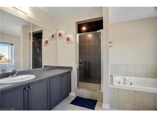 22 Frontier Drive, Thorold, ON - Indoor Photo Showing Bathroom