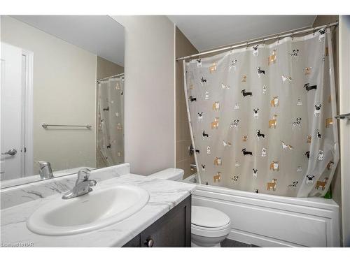 22 Frontier Drive, Thorold, ON - Indoor Photo Showing Bathroom