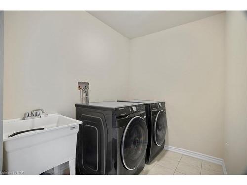 22 Frontier Drive, Thorold, ON - Indoor Photo Showing Laundry Room