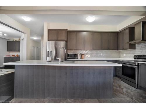 22 Frontier Drive, Thorold, ON - Indoor Photo Showing Kitchen With Stainless Steel Kitchen With Upgraded Kitchen