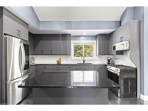 32 Ridgewood Drive, Welland, ON - Indoor Photo Showing Kitchen