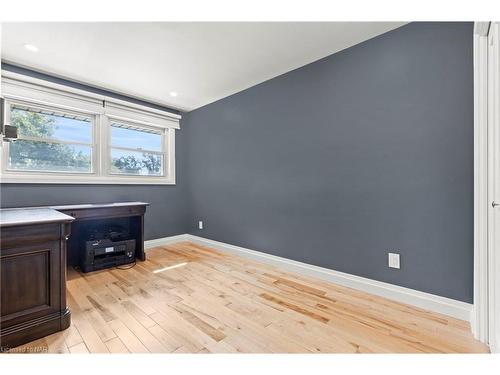 32 Ridgewood Drive, Welland, ON - Indoor Photo Showing Other Room