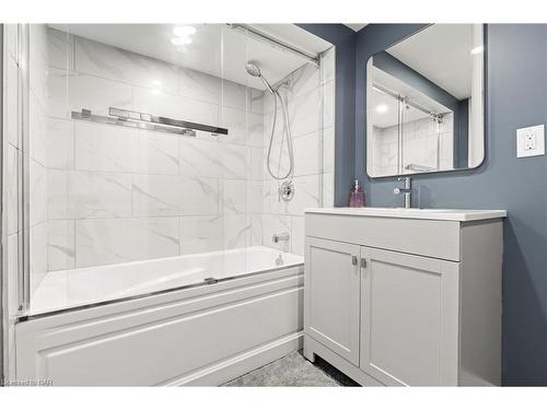 32 Ridgewood Drive, Welland, ON - Indoor Photo Showing Bathroom