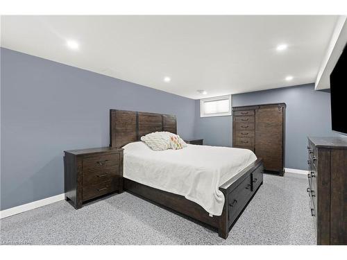 32 Ridgewood Drive, Welland, ON - Indoor Photo Showing Bedroom