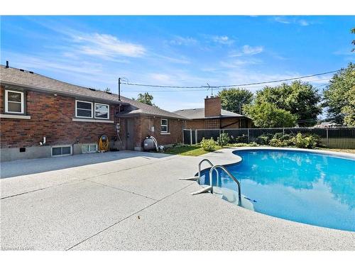 32 Ridgewood Drive, Welland, ON - Outdoor With In Ground Pool