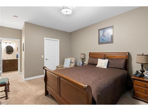 25 Andrew Lane Lane, Thorold, ON - Indoor Photo Showing Bedroom