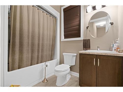 25 Andrew Lane Lane, Thorold, ON - Indoor Photo Showing Bathroom