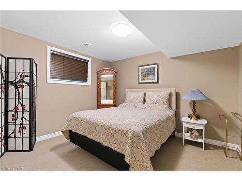 25 Andrew Lane Lane, Thorold, ON - Indoor Photo Showing Bedroom