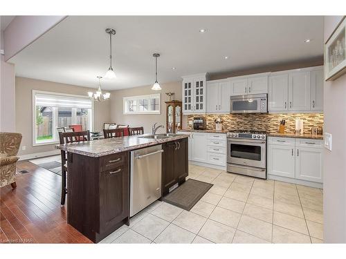 3281 Charleston Drive Drive, Fort Erie, ON - Indoor Photo Showing Kitchen With Double Sink