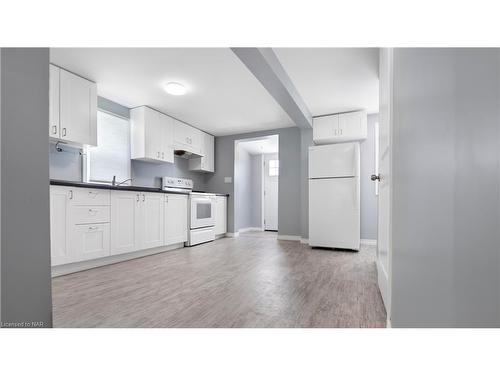 150 Iva Street, Welland, ON - Indoor Photo Showing Kitchen