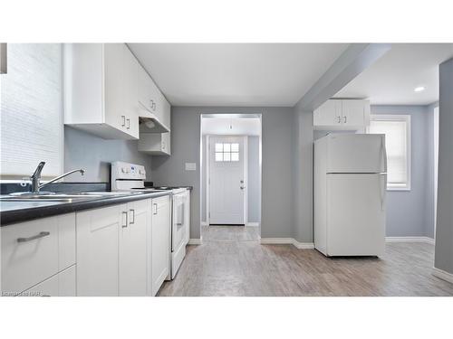 150 Iva Street, Welland, ON - Indoor Photo Showing Kitchen