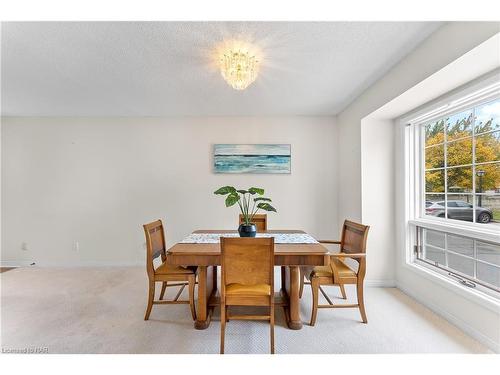 27-7470 Monastery Drive, Niagara Falls, ON - Indoor Photo Showing Dining Room