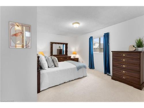 27-7470 Monastery Drive, Niagara Falls, ON - Indoor Photo Showing Bedroom