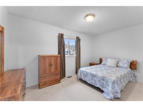 27-7470 Monastery Drive, Niagara Falls, ON - Indoor Photo Showing Bedroom