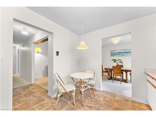 27-7470 Monastery Drive, Niagara Falls, ON - Indoor Photo Showing Dining Room