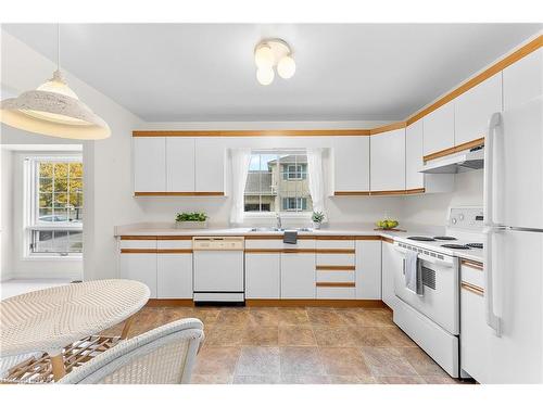 27-7470 Monastery Drive, Niagara Falls, ON - Indoor Photo Showing Kitchen With Double Sink