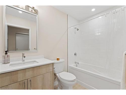 406-118 West Street, Port Colborne, ON - Indoor Photo Showing Bathroom