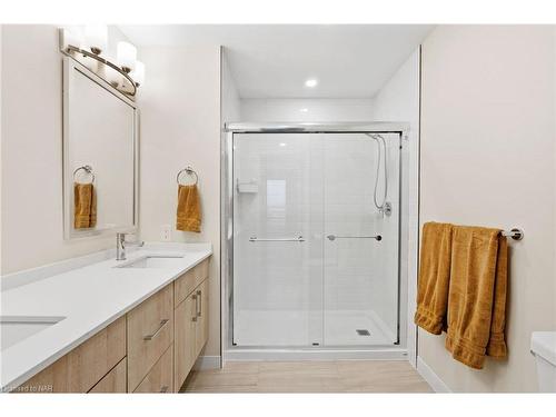 406-118 West Street, Port Colborne, ON - Indoor Photo Showing Bathroom