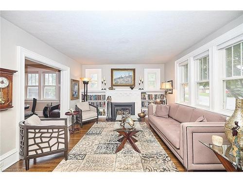 676 Niagara Street, St. Catharines, ON - Indoor Photo Showing Living Room With Fireplace