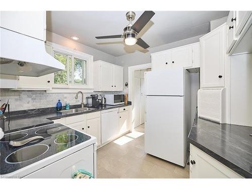 676 Niagara Street, St. Catharines, ON - Indoor Photo Showing Kitchen With Double Sink