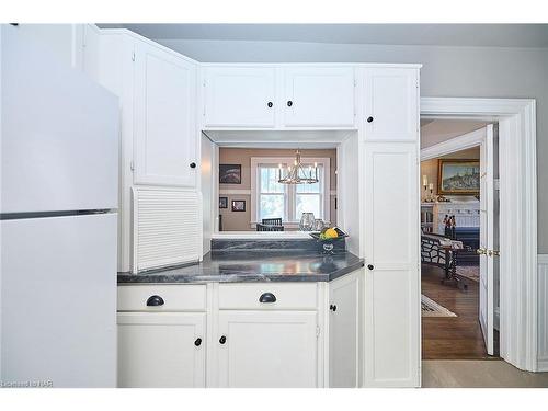 676 Niagara Street, St. Catharines, ON - Indoor Photo Showing Kitchen