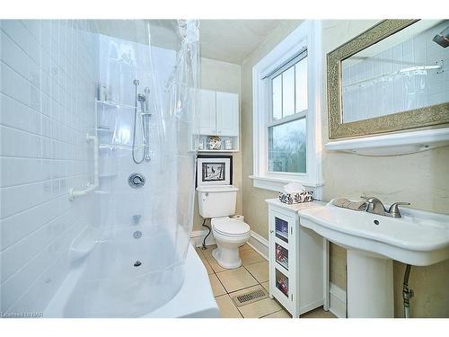 676 Niagara Street, St. Catharines, ON - Indoor Photo Showing Bathroom